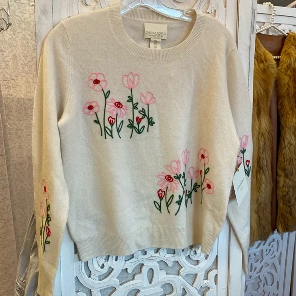 100% cashmere embroidered flowers - Picture 2 of 4